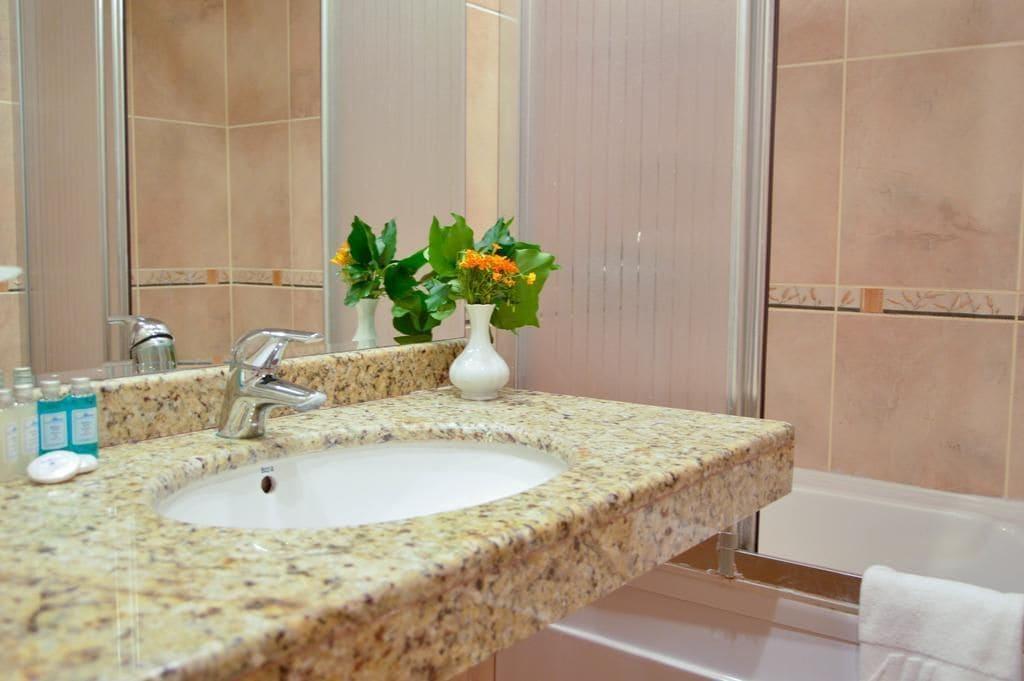 אלבנה Kaliopa Hotel מראה חיצוני תמונה